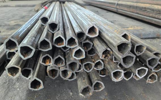 异型管是指横截面非圆形的管材，其种类繁多，应用广泛